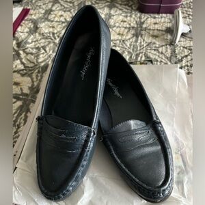 Women’s Navy Blue Leather Flats 9W